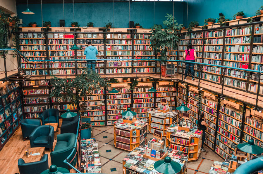 El Péndulo de Polanco Bookstore cafe, Book cafe, Library aesthetic