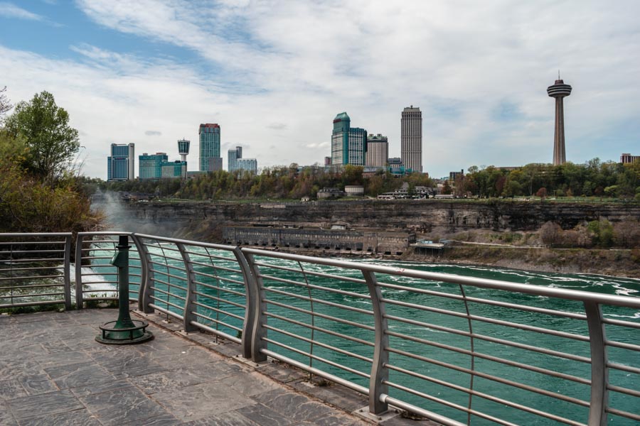 Niagara Falls With No Crowds