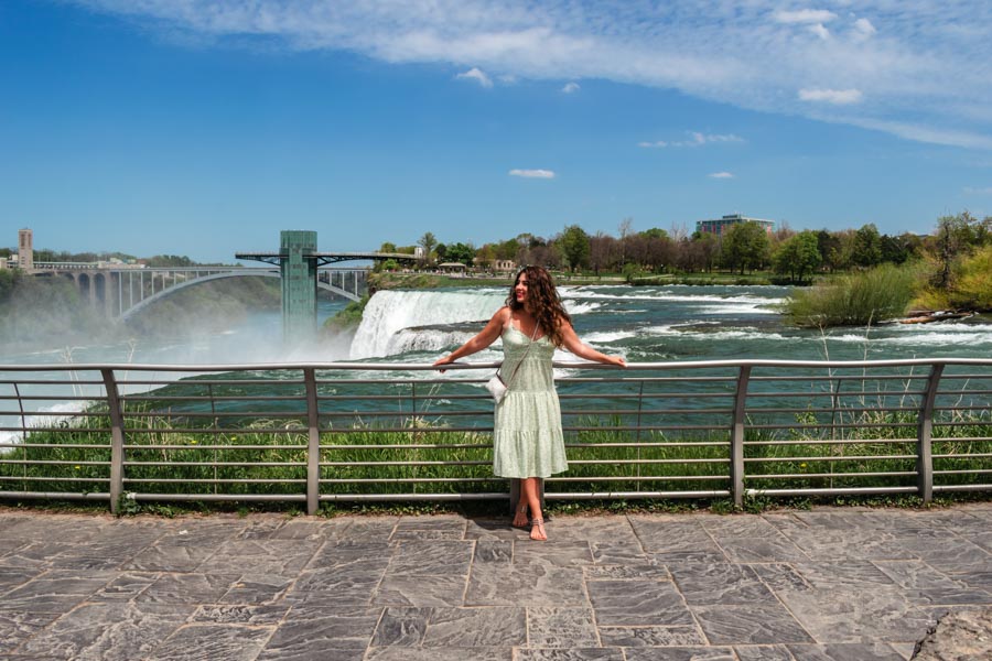 Niagara Falls With No Crowds