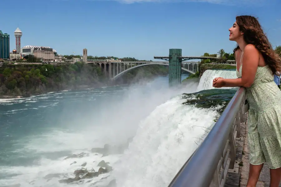 Niagara Falls With No Crowds