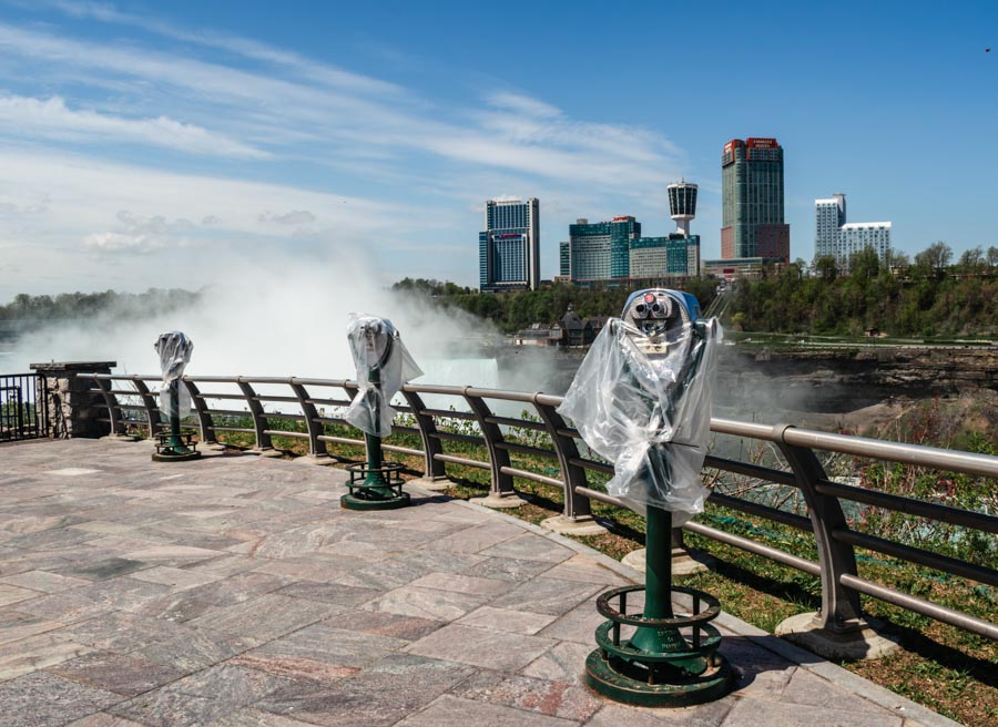 Niagara Falls With No Crowds