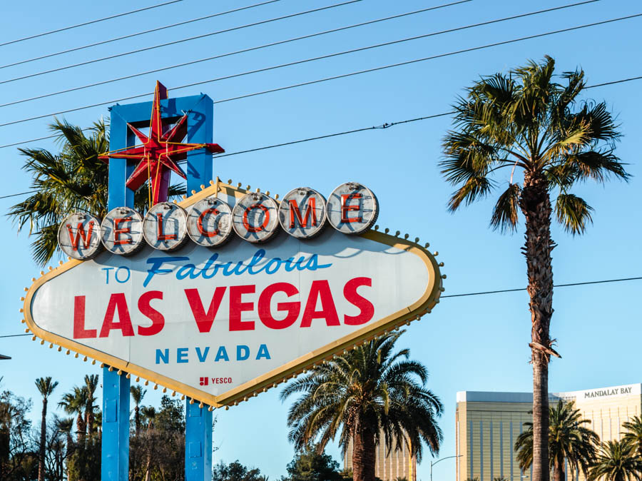 visit the las vegas sign