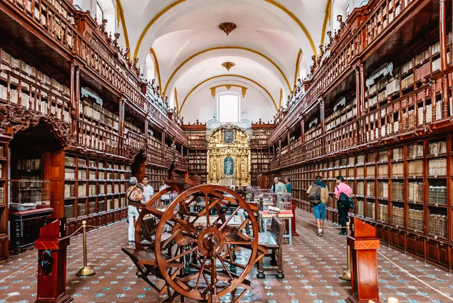 The Most Beautiful Libraries in the World - Biblioteca Palafoxiana