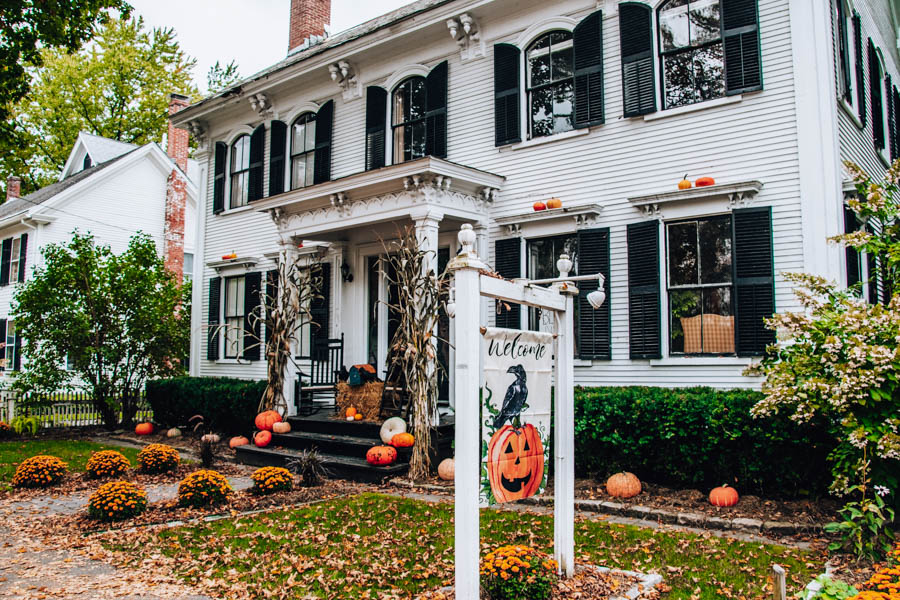 The Ardmore Inn - Fall photo spots Woodstock VT